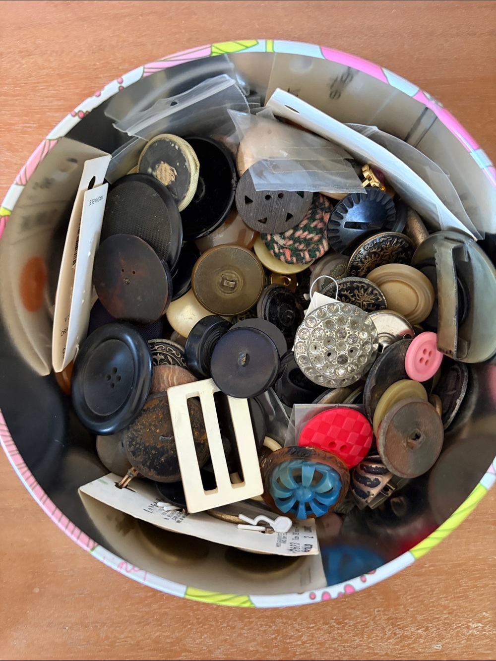 Mixed Decorative Buttons Tin - Assorted Black, Brown, Cream, Pink, Red, Blue